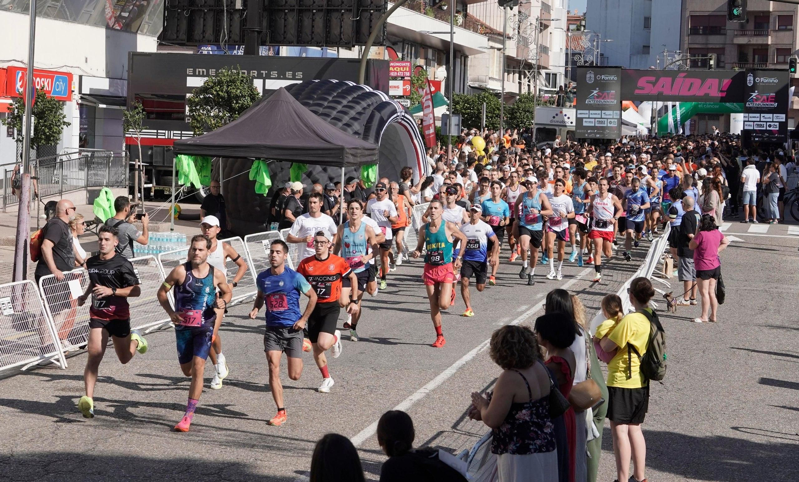 Galería | O Porriño une deporte y trabajo en una carrera multitudinaria