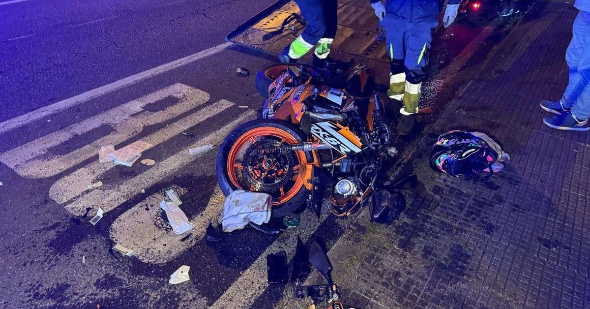Tres heridos en un grave accidente con dos motos implicadas en la N-552