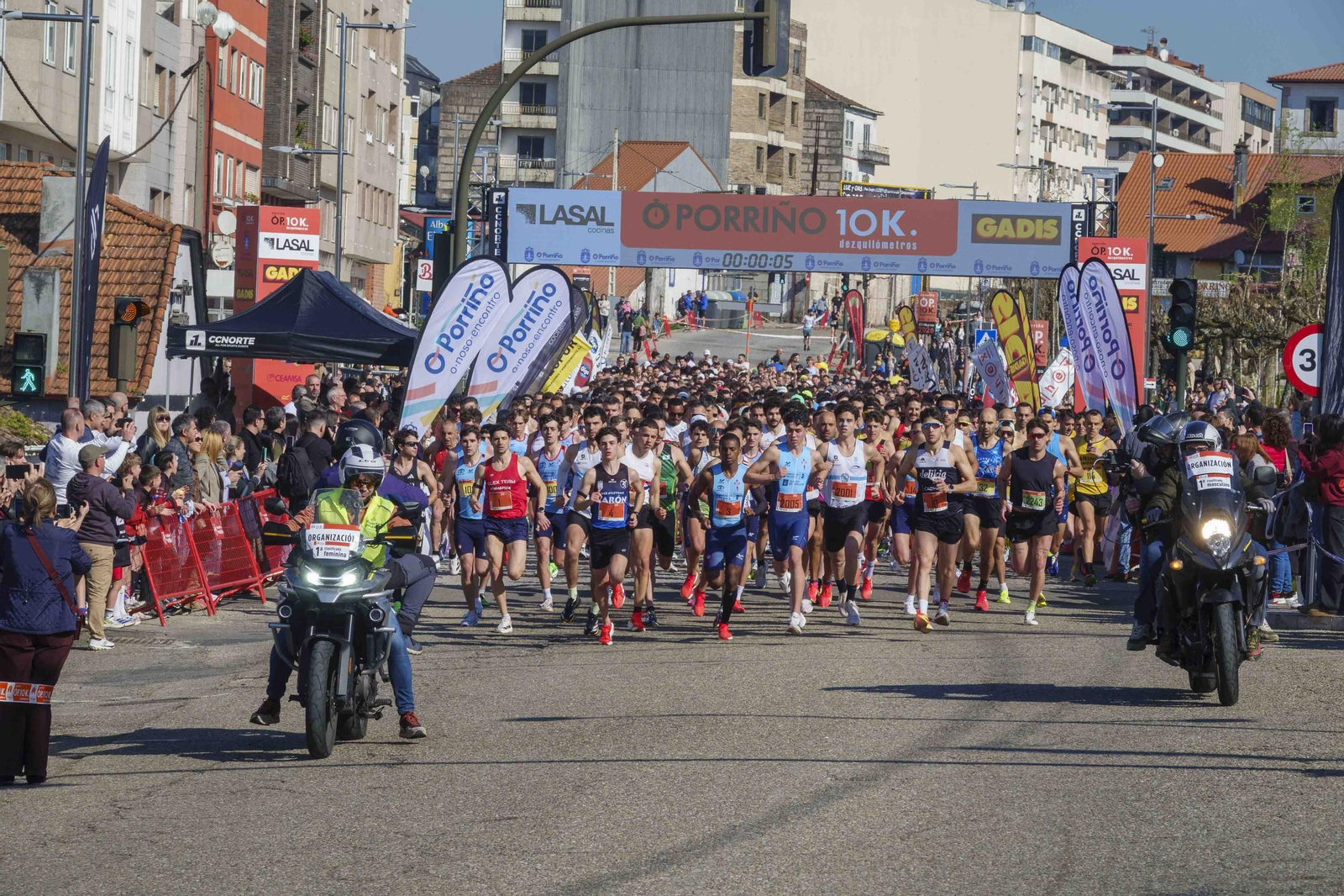 Galería | Pequeños y mayores se divierten en la 10K de Porriño