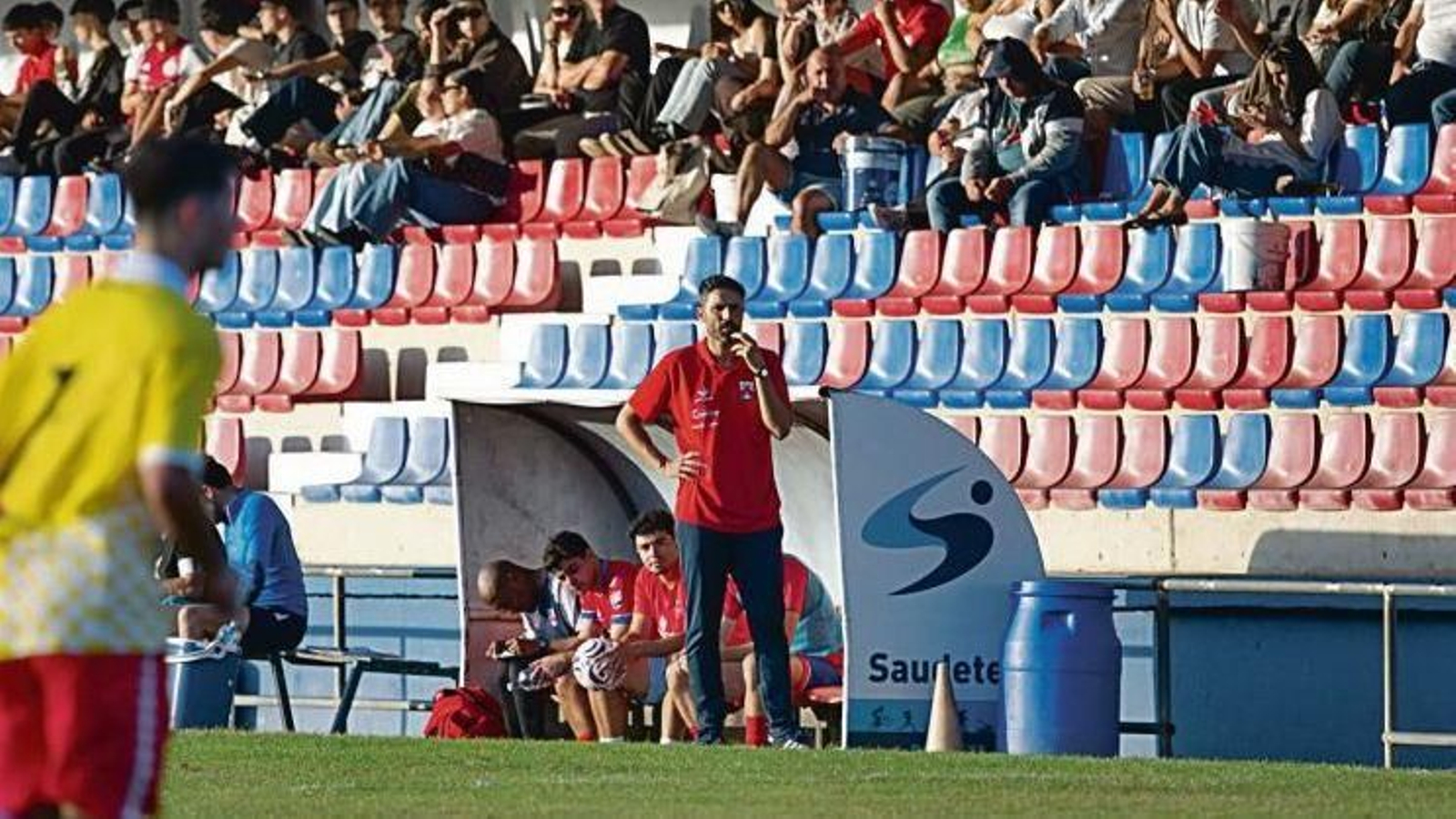 Vítor Pereira, entrenador del Verín, durante un encuentro en el José Arjiz.