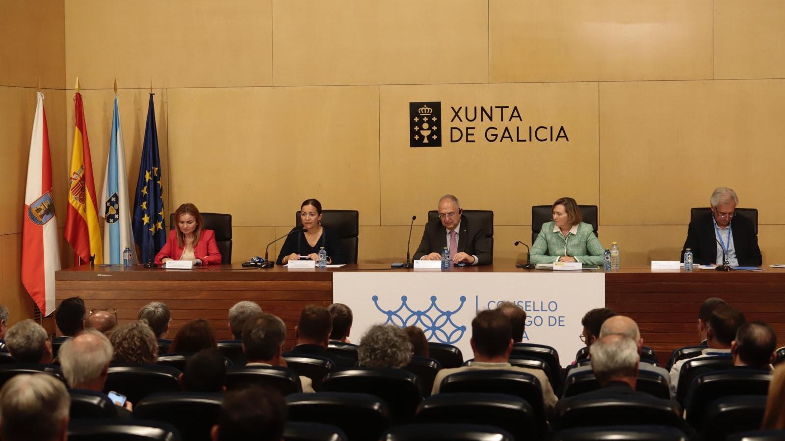 El comisario en el Consello Galego de Pesca.