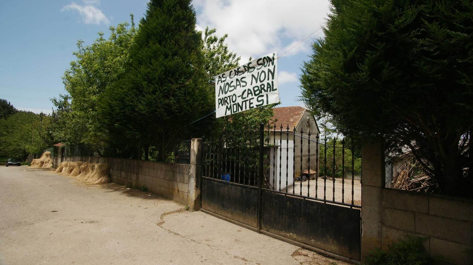 Una casa en el ámbito Liñeiriños que protestaba hace meses contra Porto Cabral.