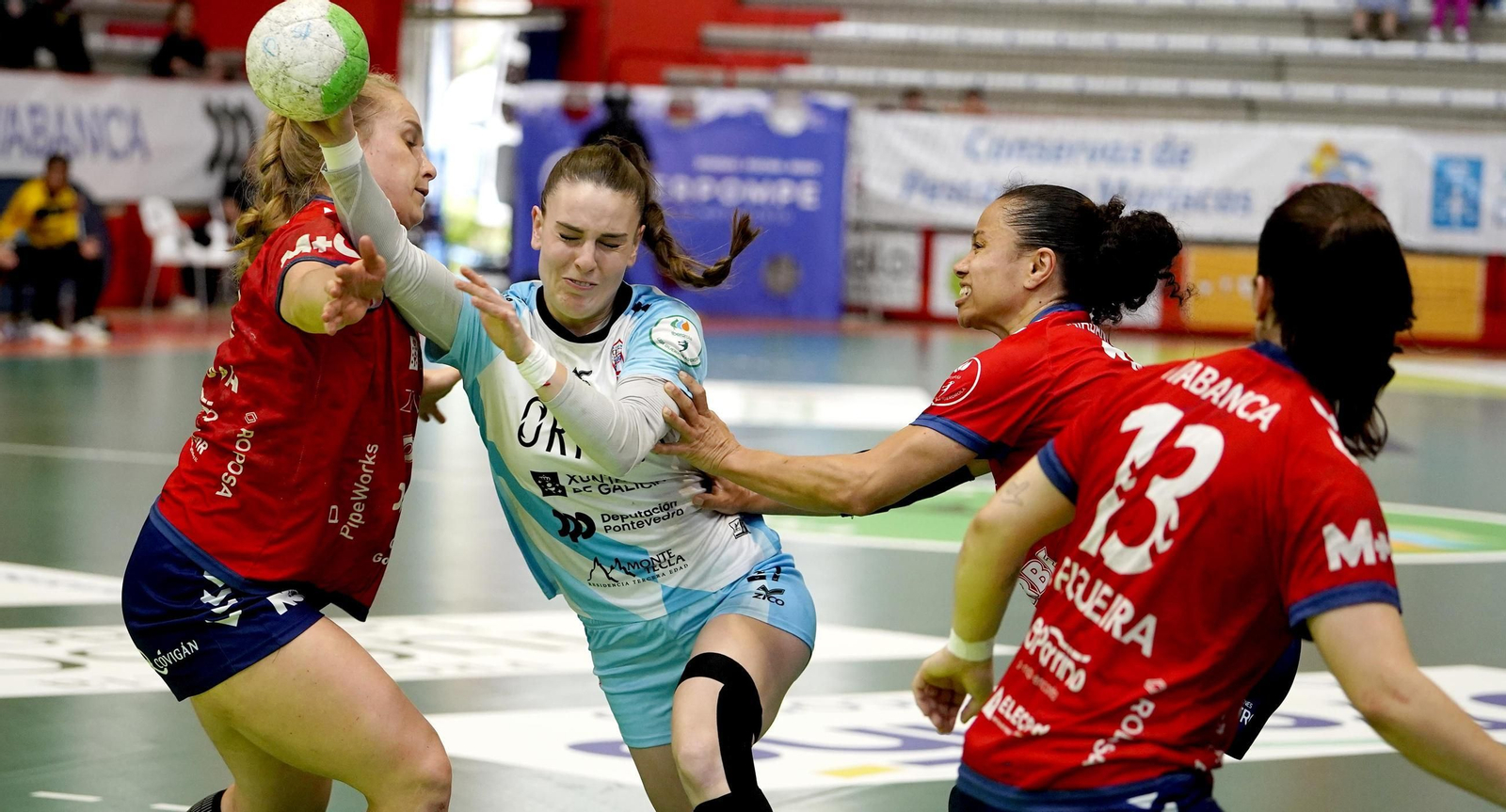 Galería | Porriño y Guardés se miden en el derbi femenino