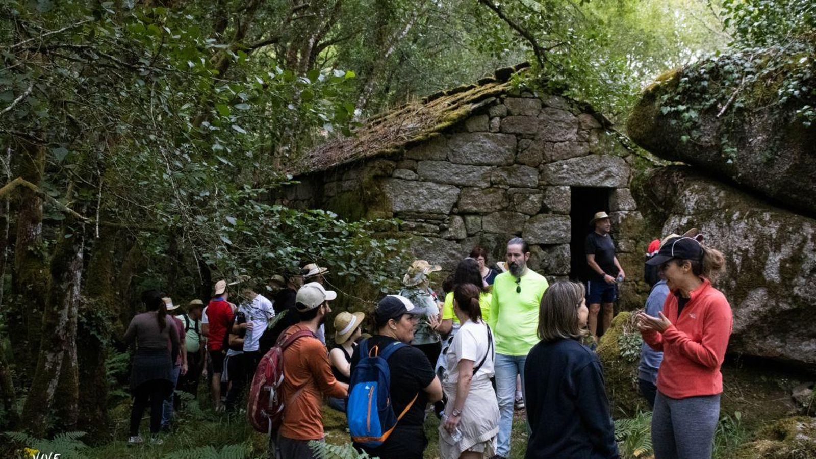Los asistentes visitaron el lagar que está en rehabilitación.