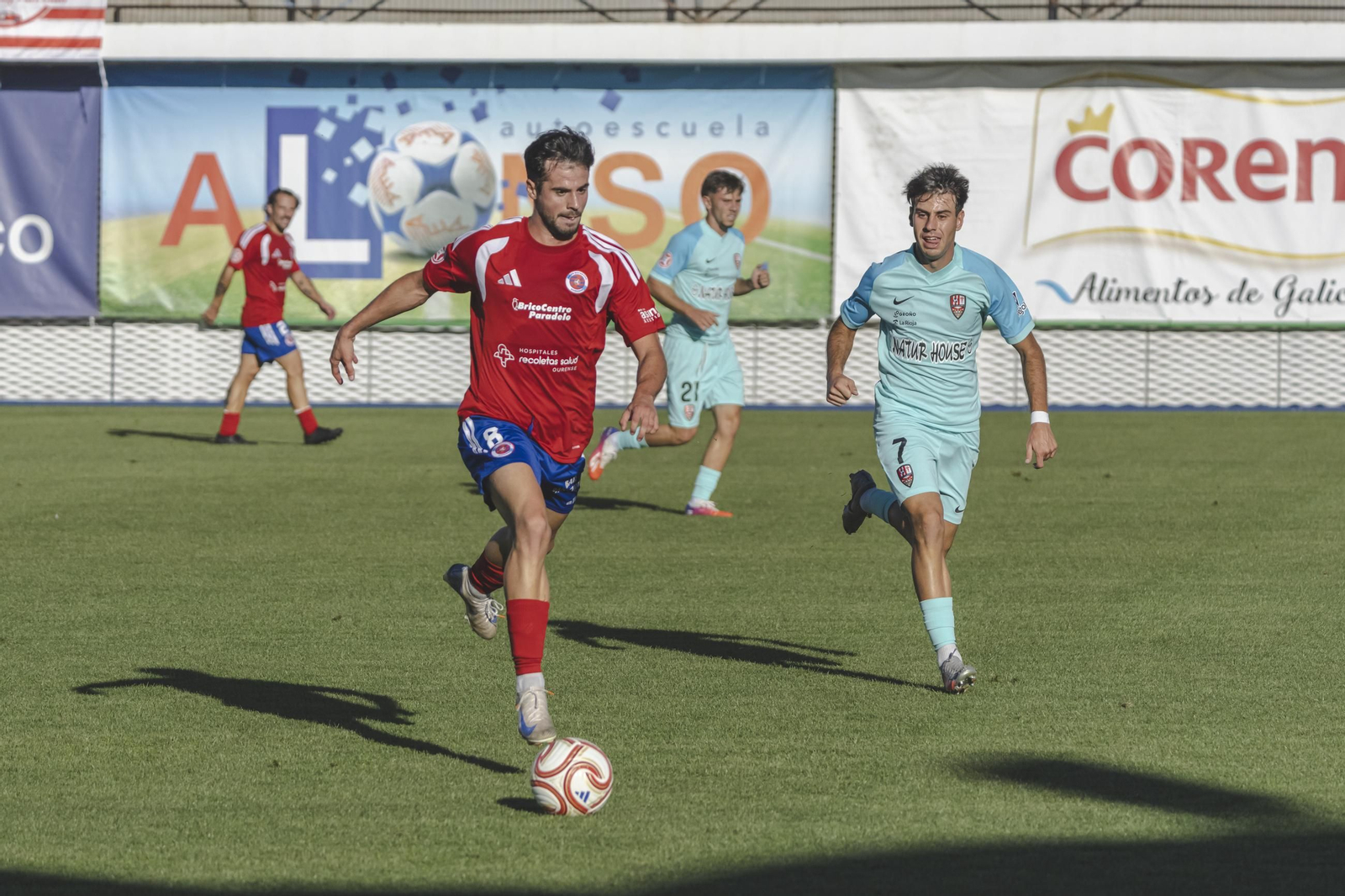 Galería |  O Couto vive una jornada de calor y una nueva derrota de la UD Ourense en Primera Federación