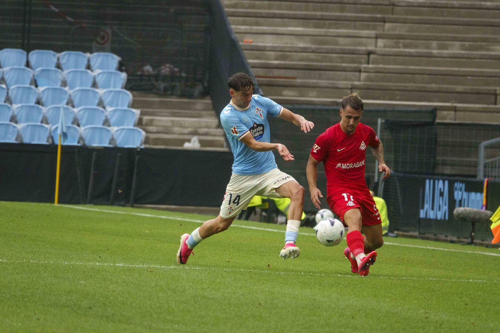 Galería | El Celta Fortuna se estrena como local en Segunda División