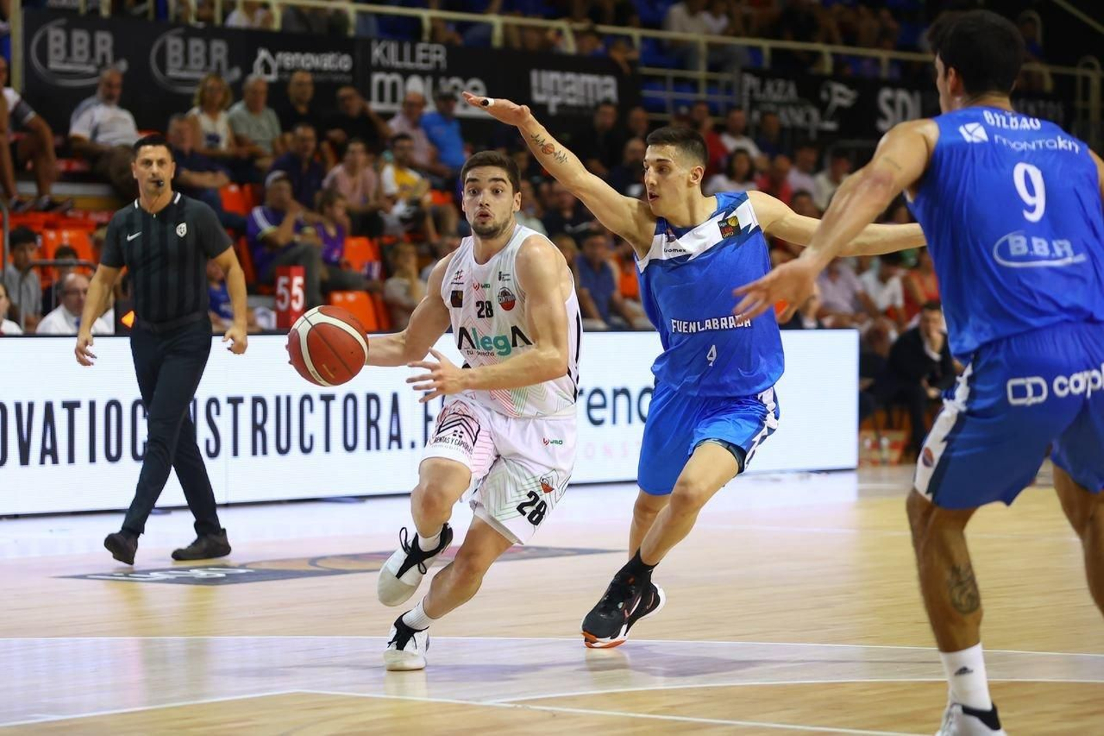 Rafa Lisboa entra a canasta.