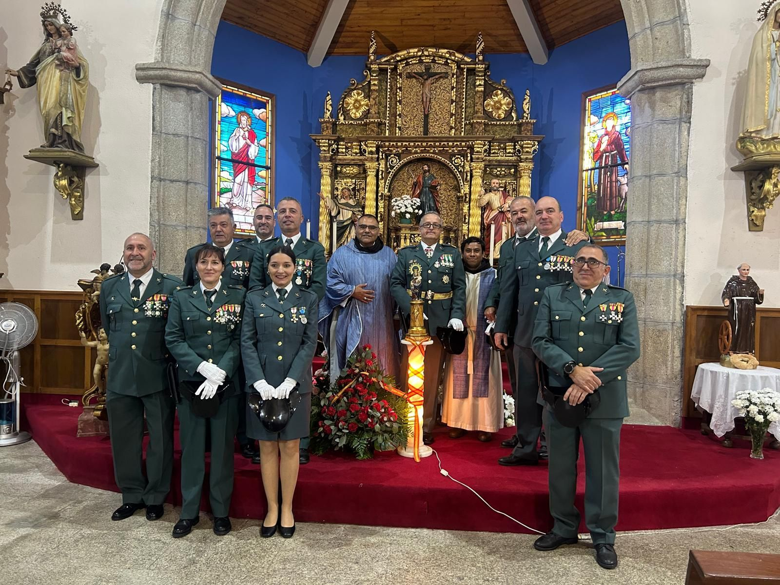 La Guardia Civil de A Gudiña tras las misa.