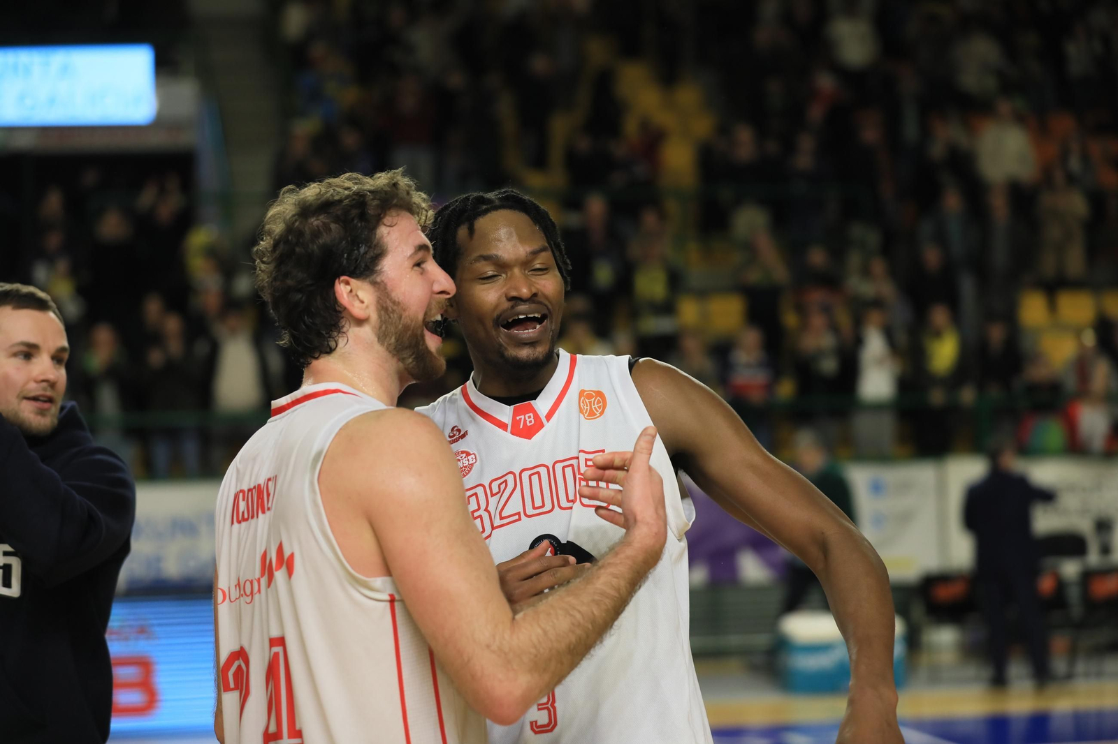 Galería | El Pazo disfruta de un sábado de baloncesto y Entroido