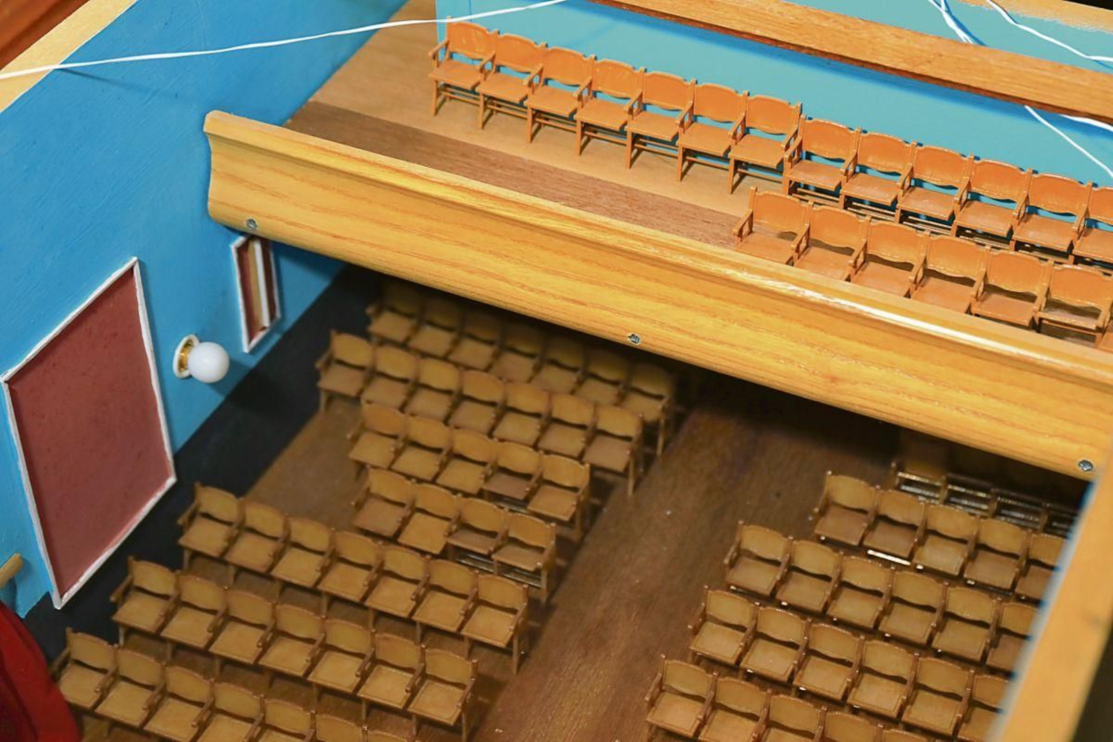 Maqueta del antiguo cine de Leiro, realizada a escala.