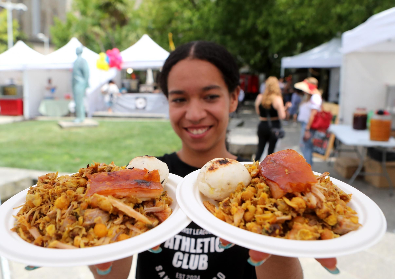 La comida colombiana no faltó en la celebración.
