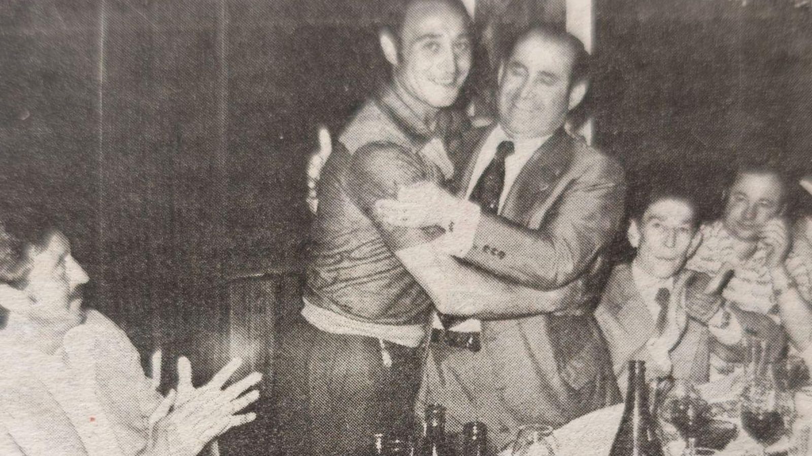 Abrazo entre Ordax y el presidente Docabo.