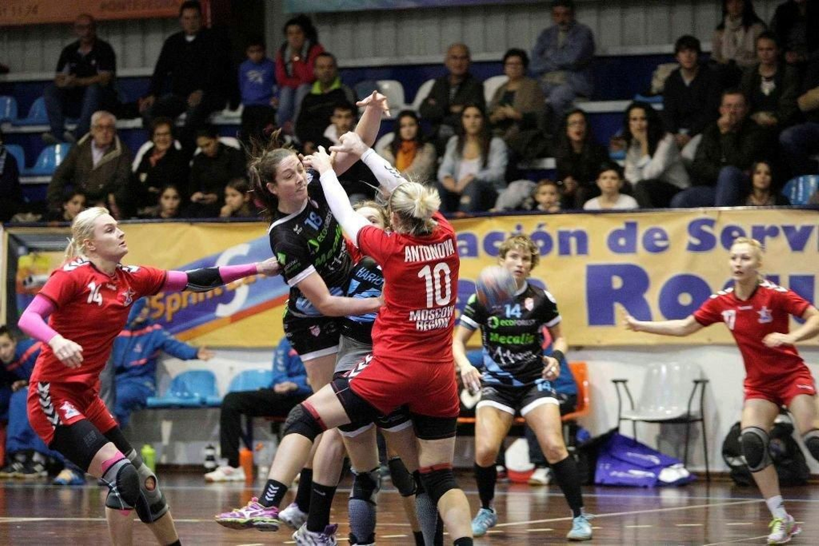 Anna Manaut anotó ayer siete goles en la victoria del Guardés ante el Rocasa en A Sangriña.