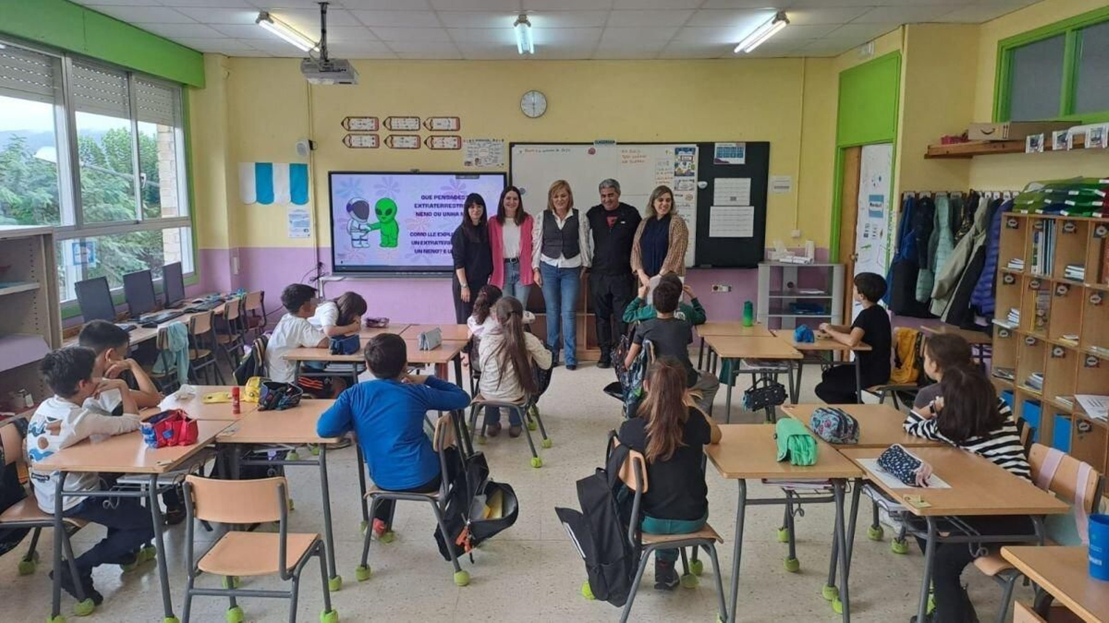 A alcaldesa Rivas, onte no comezo do programa no centro de ensino de Cedeira.