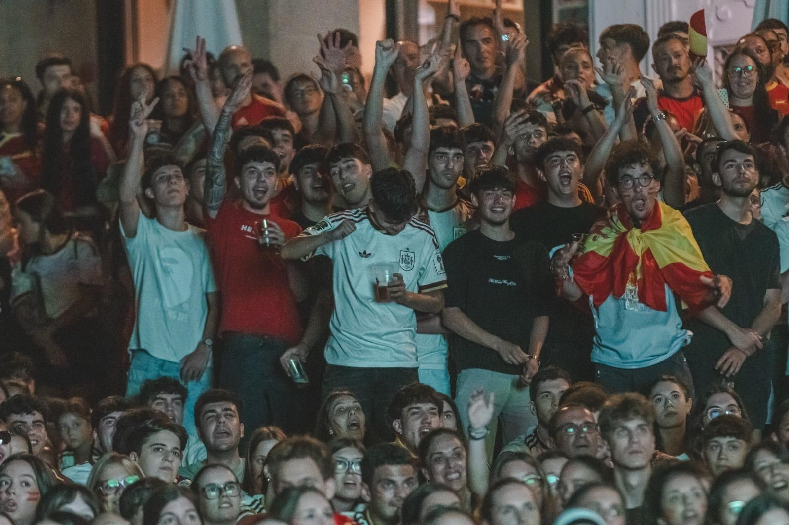 Galería | La ilusión por España en la semifinal tiñe de rojo la provincia de Ourense, en fotos