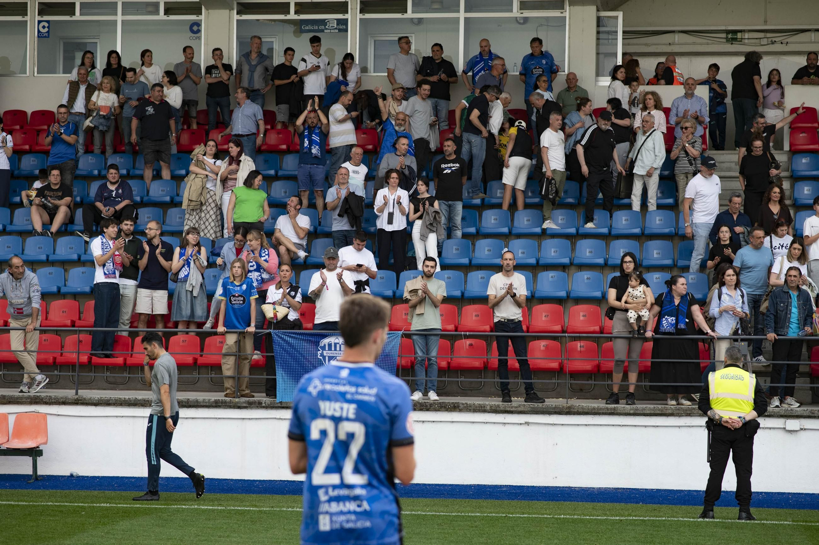 Galería | La tristeza invade O Couto con el descenso del Ourense CF