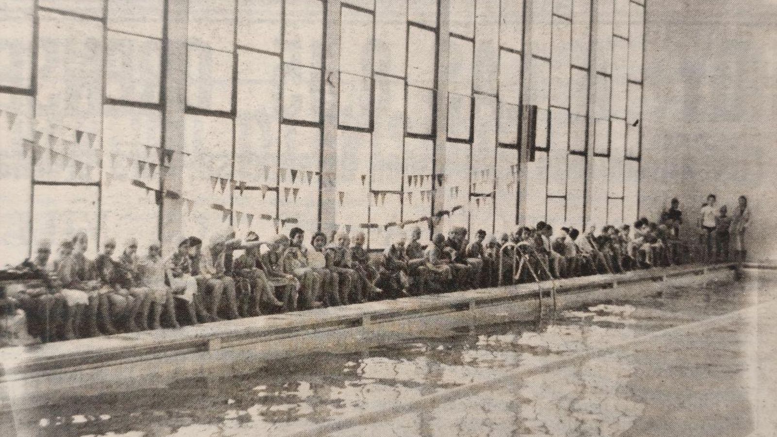 Prueba social masiva en la piscina del Pabellón.