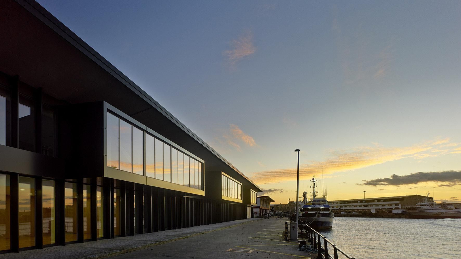 Acondicionamento de nave para oficinas maríto pesqueras. Porto de Vigo