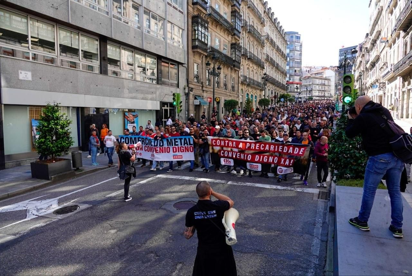 Galería | Masiva movilización del metal en Vigo en el inicio de la huelga