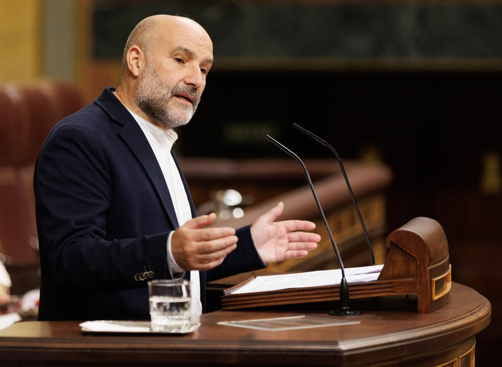 El diputado de BNG Néstor Rego interviene durante el pleno de investidura del líder del Partido Popular, en el Congreso de los Diputados. // Europa press