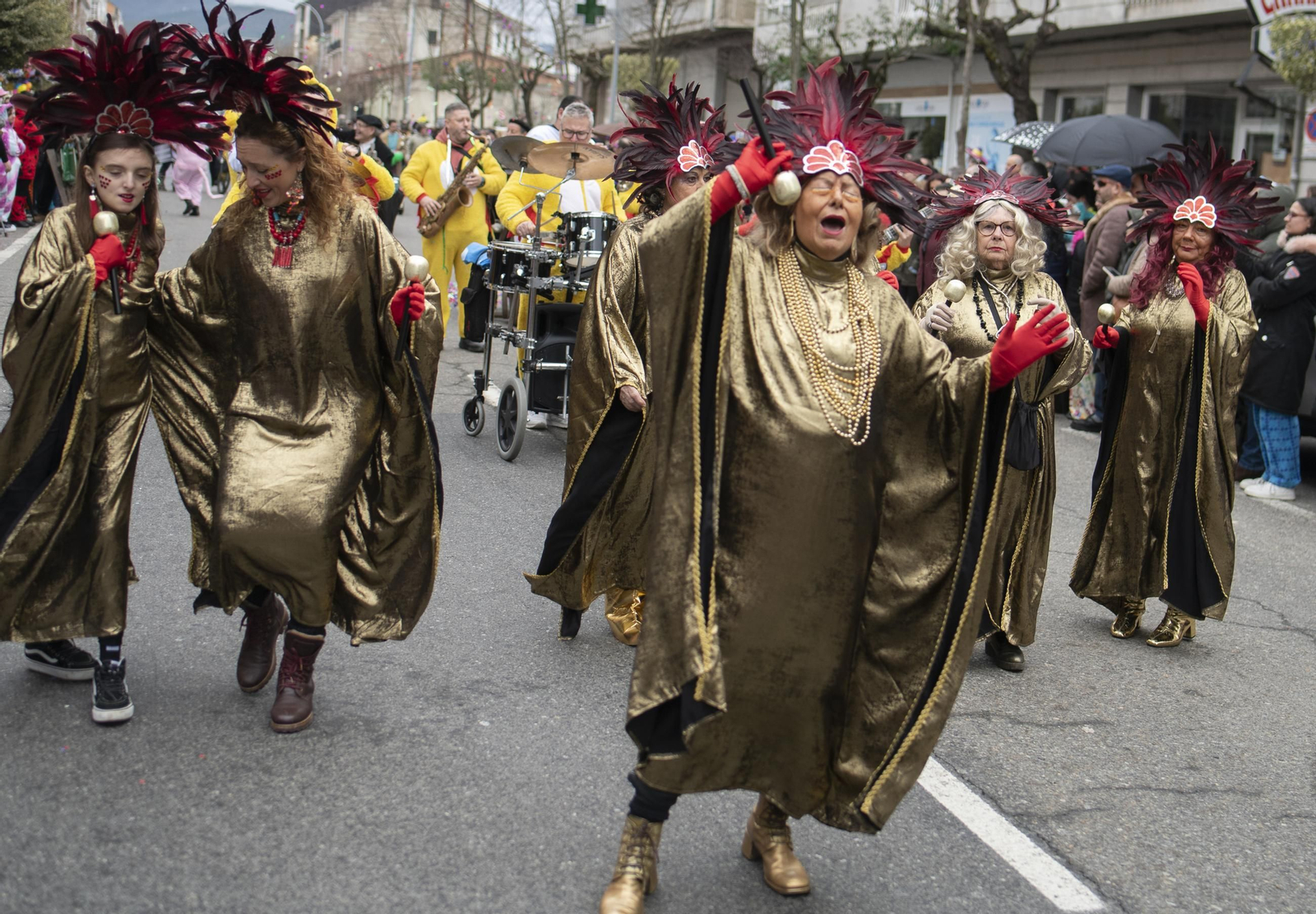 Galería | Verín vive su domingo de Entroido, el desfile en fotos