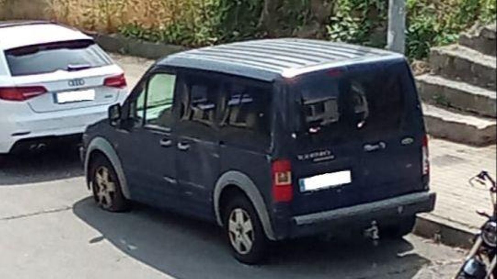 Furgoneta aparcada en Nuño Osende durante casi dos años.