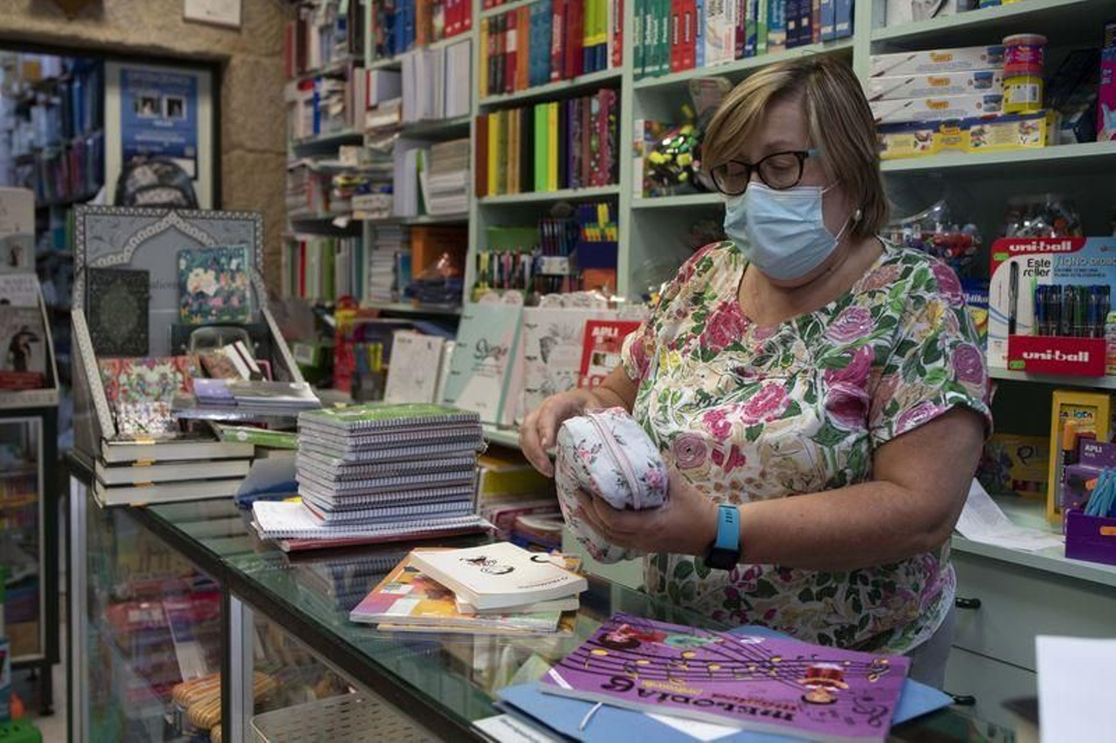 Pilar Rodríguez, en la Librería Padre Feijoo. (Foto: Xesús Fariñas)