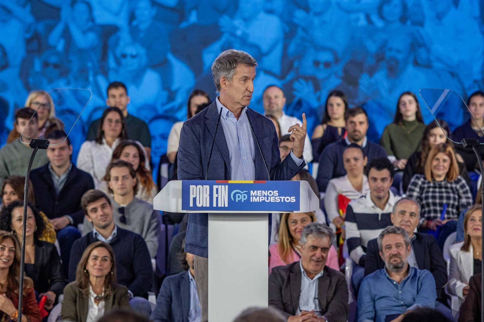 Galería | Feijóo hace parada en Vigo con la precampaña electoral del 29-N