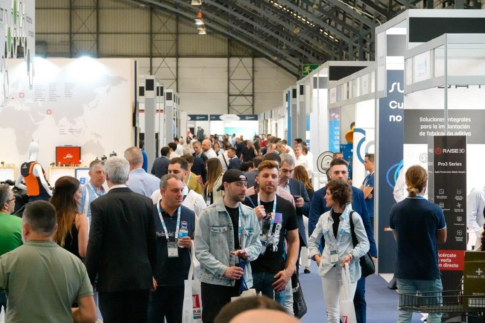 Un numeroso público visitó ayer la feria en el recinto de Ifevi.