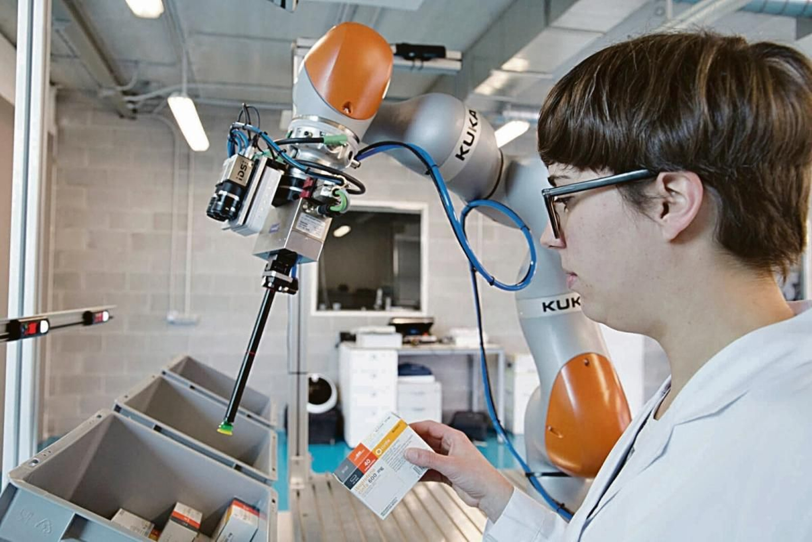Robótica colaborativa en una empresa farmaceutica.