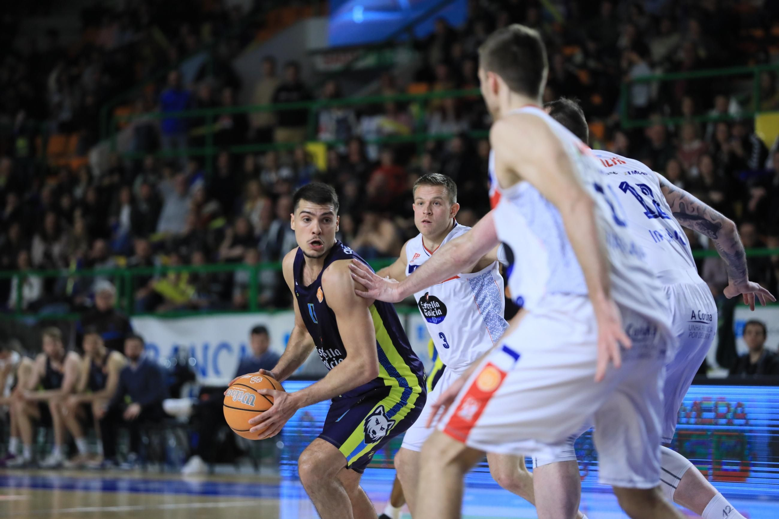 Galería | El Pazo, a reventar para el derbi COB-Obradoiro