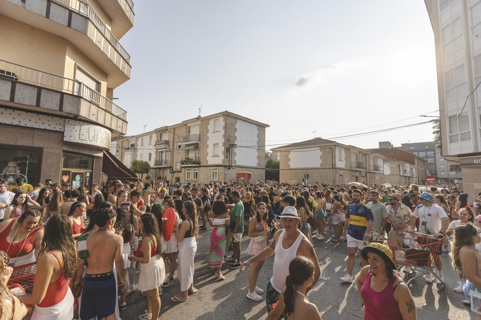Galería |  Verín se echa a la calle al compás de las batucadas