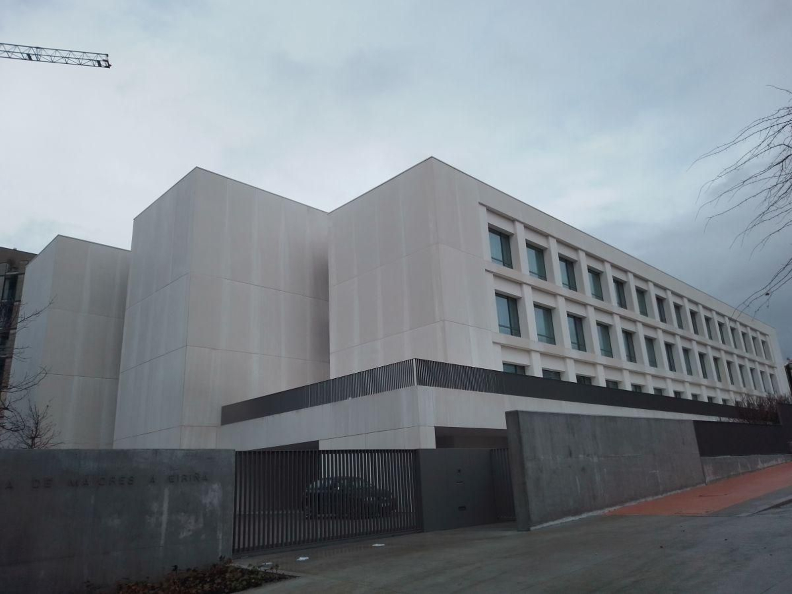 La residencia pública de mayores de A Eiriña está finalizada y pendiente de apertura.