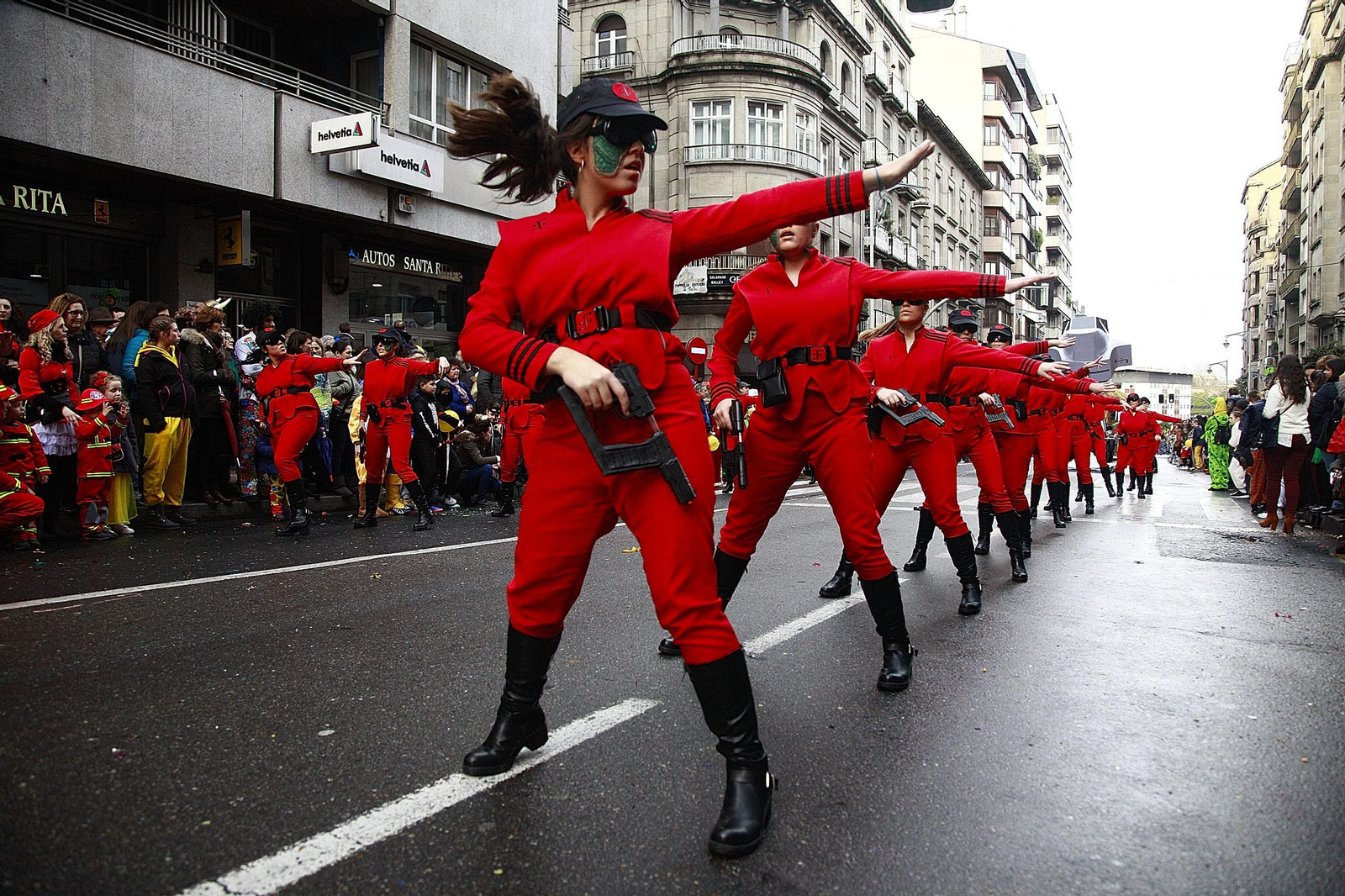 Cuidado, vuelven las alienígenas a tomar la ciudad y ya se sabe que no son de fiar. ¡Lagarto, lagarto!