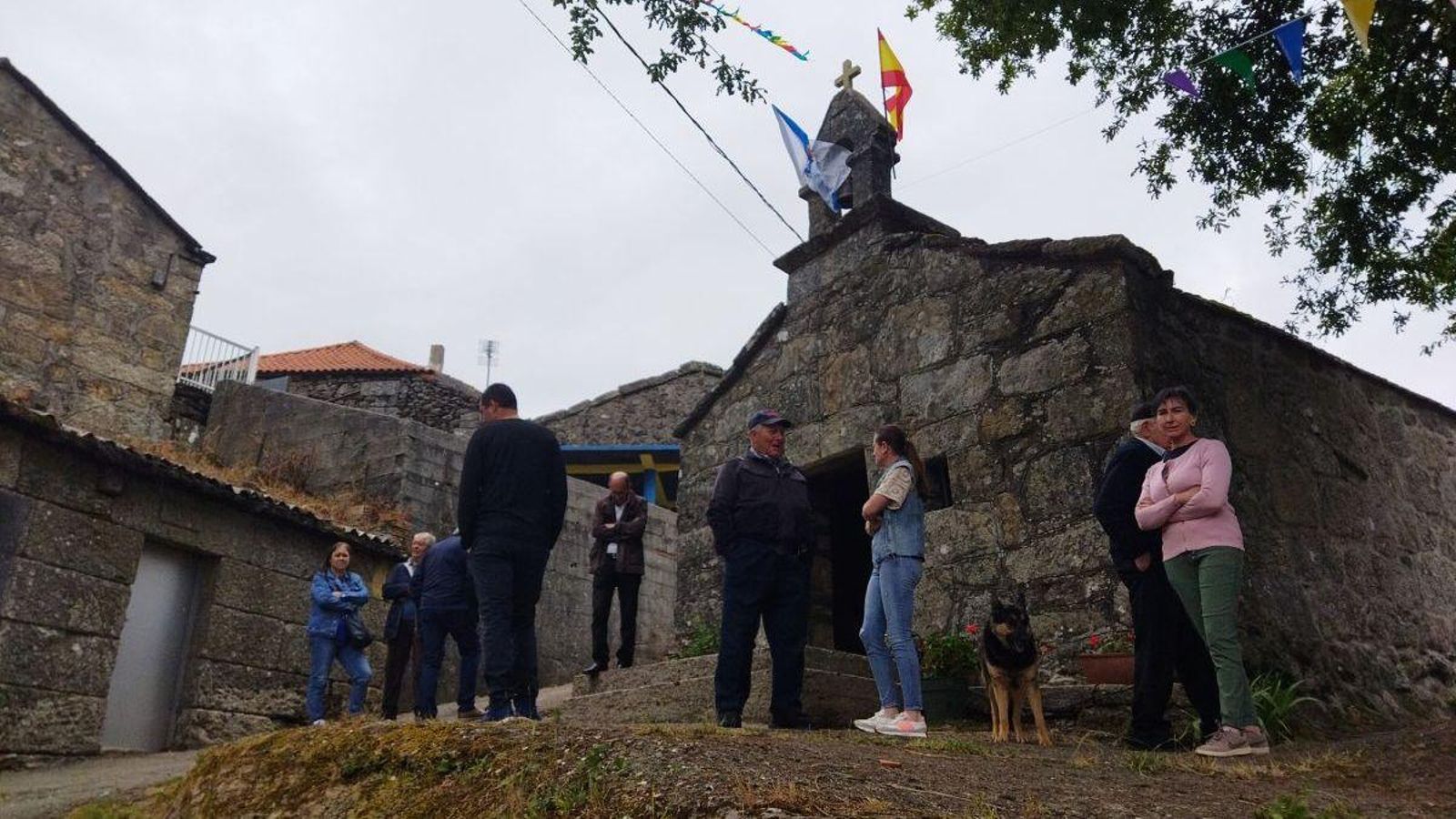 Esperando la misa.