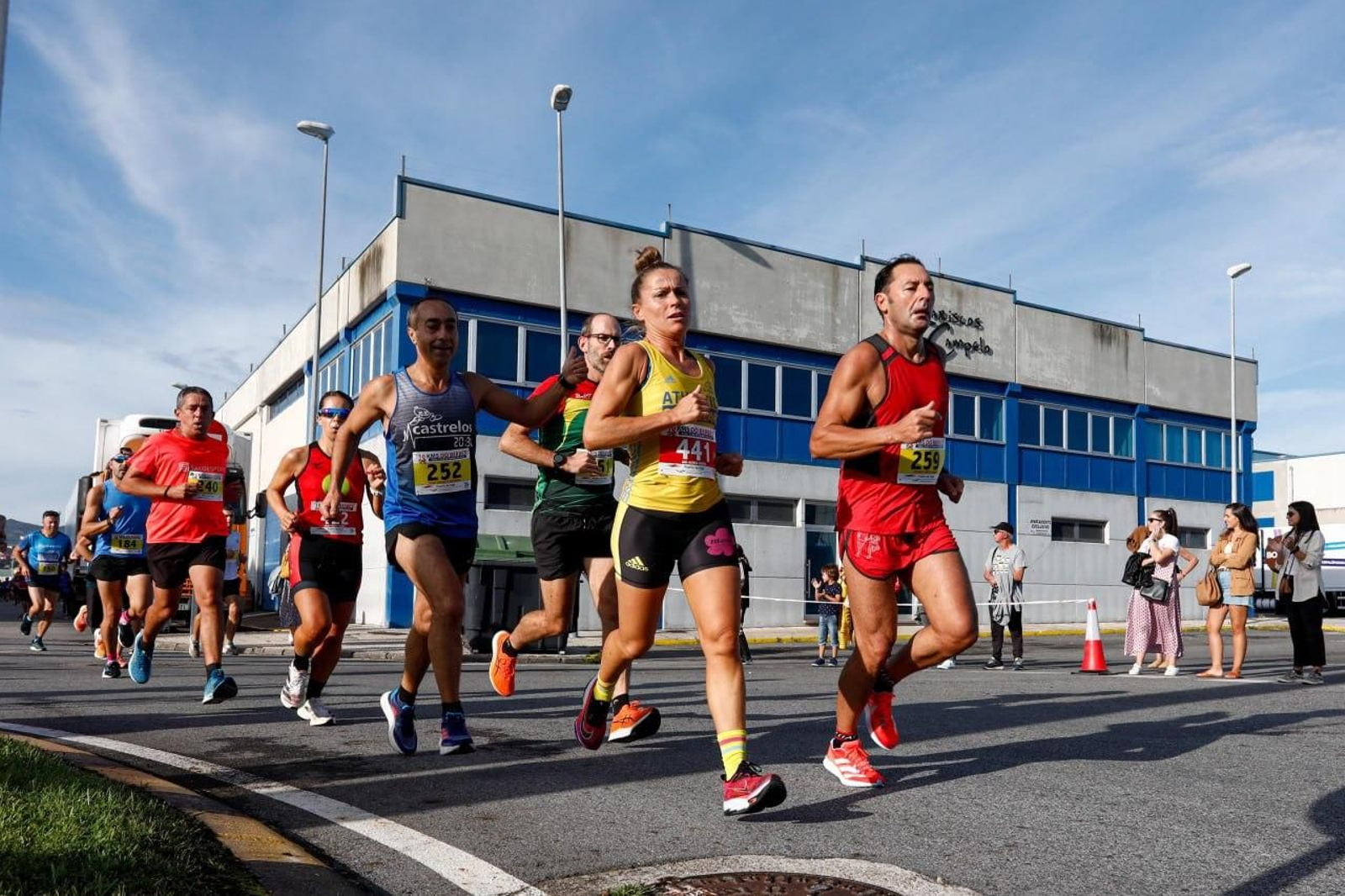 Popular carrera de 10km de O Berbés. // Jorge Santomé