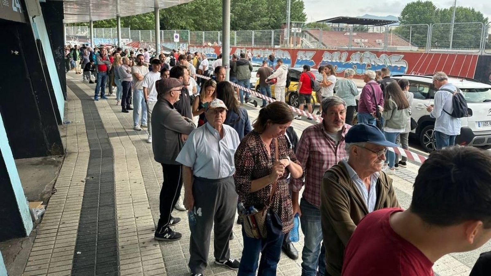 Horas esperando por una entrada.
