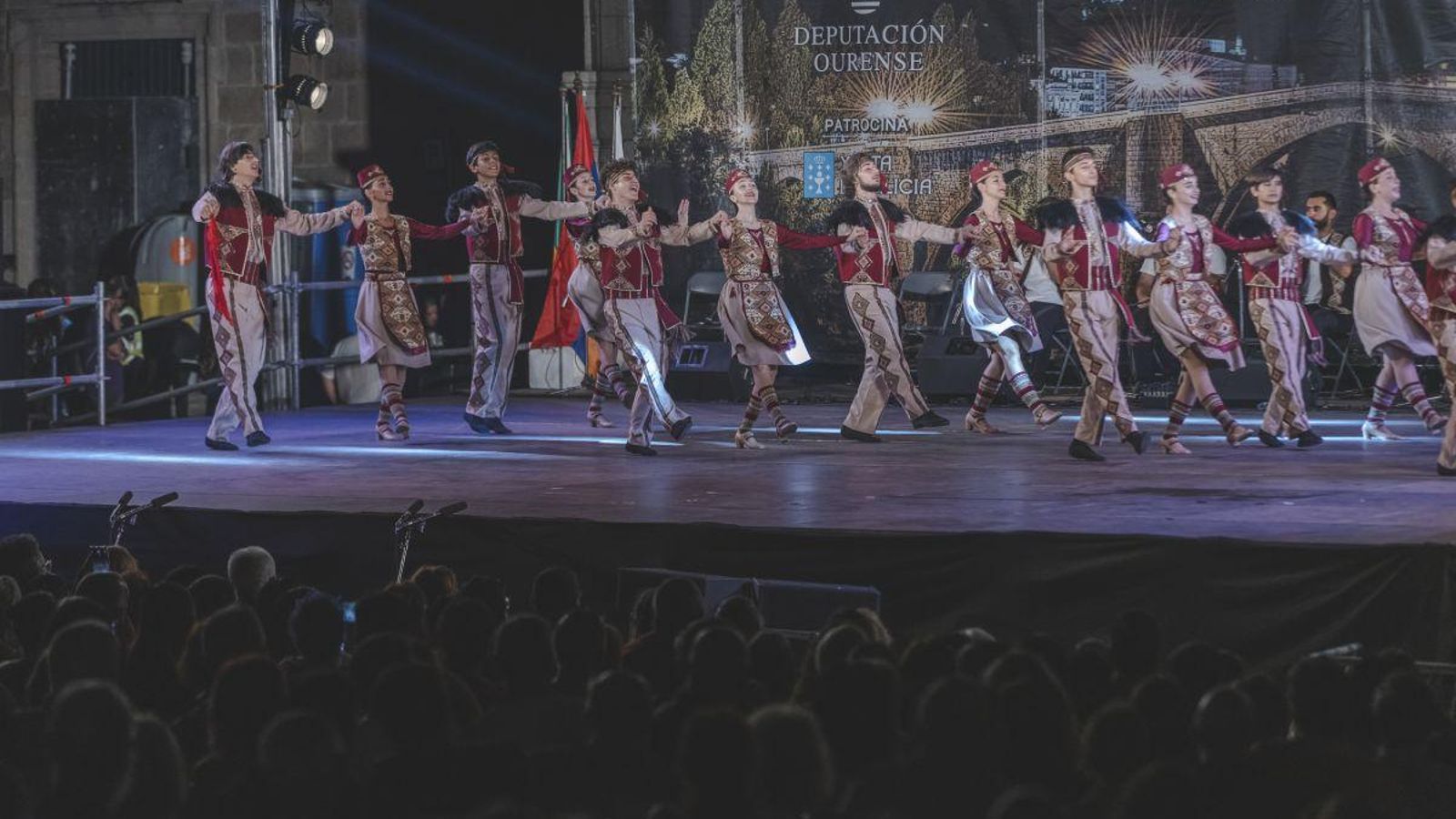 La actuación del grupo de Armenia suscitó el aplauso del público ourensano.