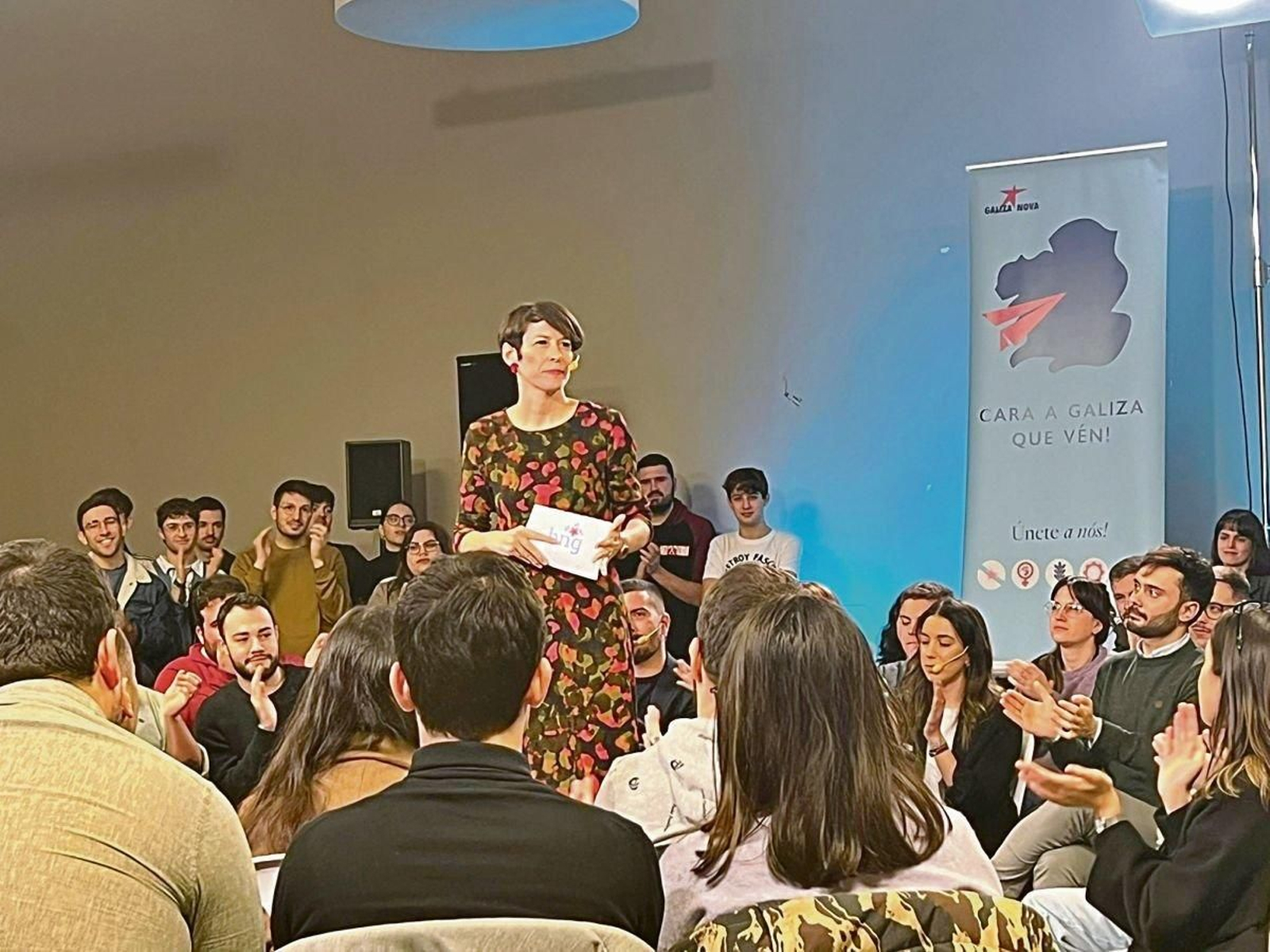 Ana Pontón, con los jóvenes.