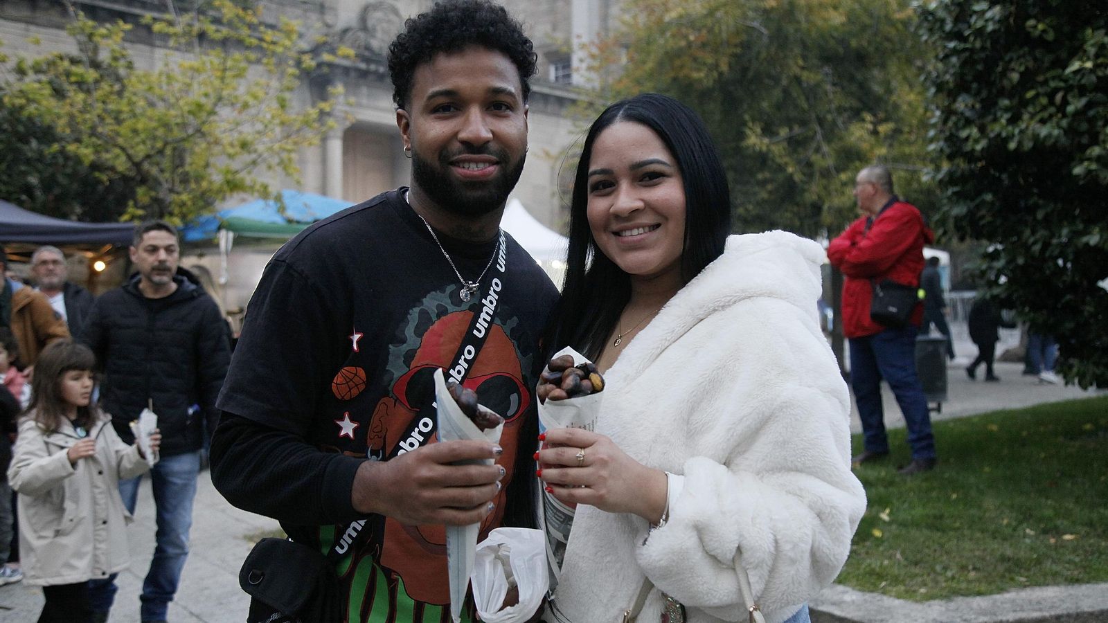 Galería | Cabezudos, castañas y bollo preñado para disfrutar de los magostos en la ciudad