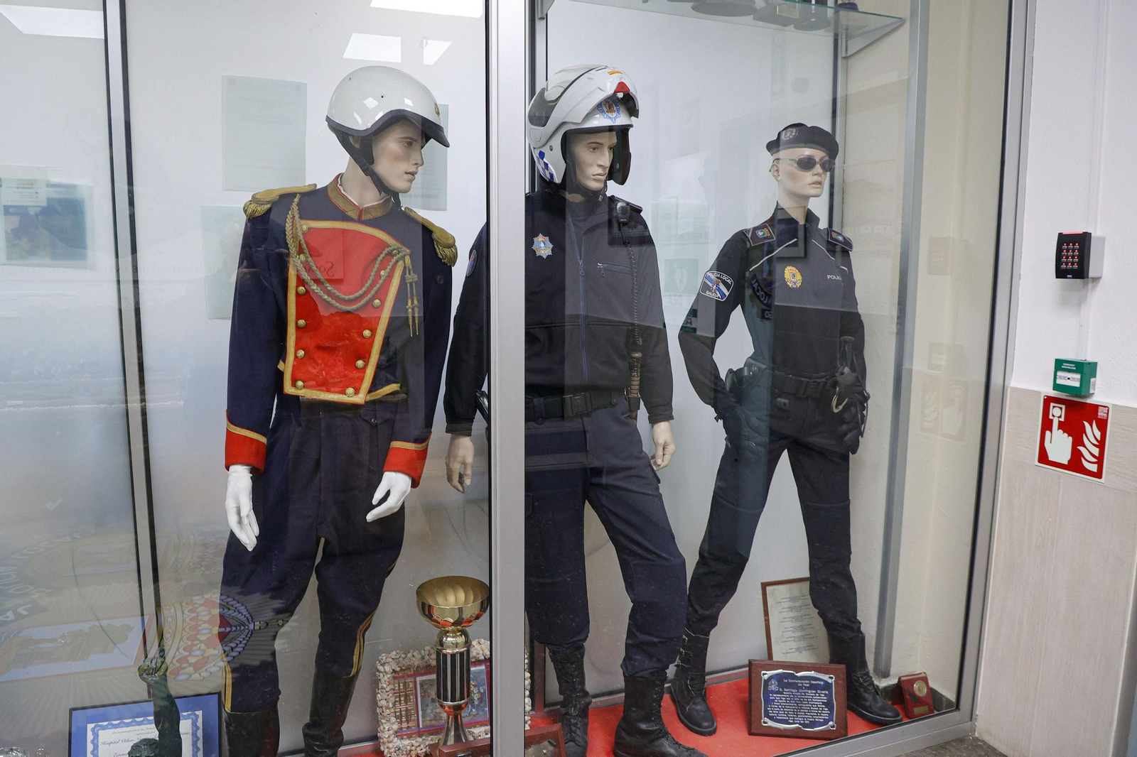 Galería | Niños y mayores descubren el trabajo de la Policía Local de Vigo