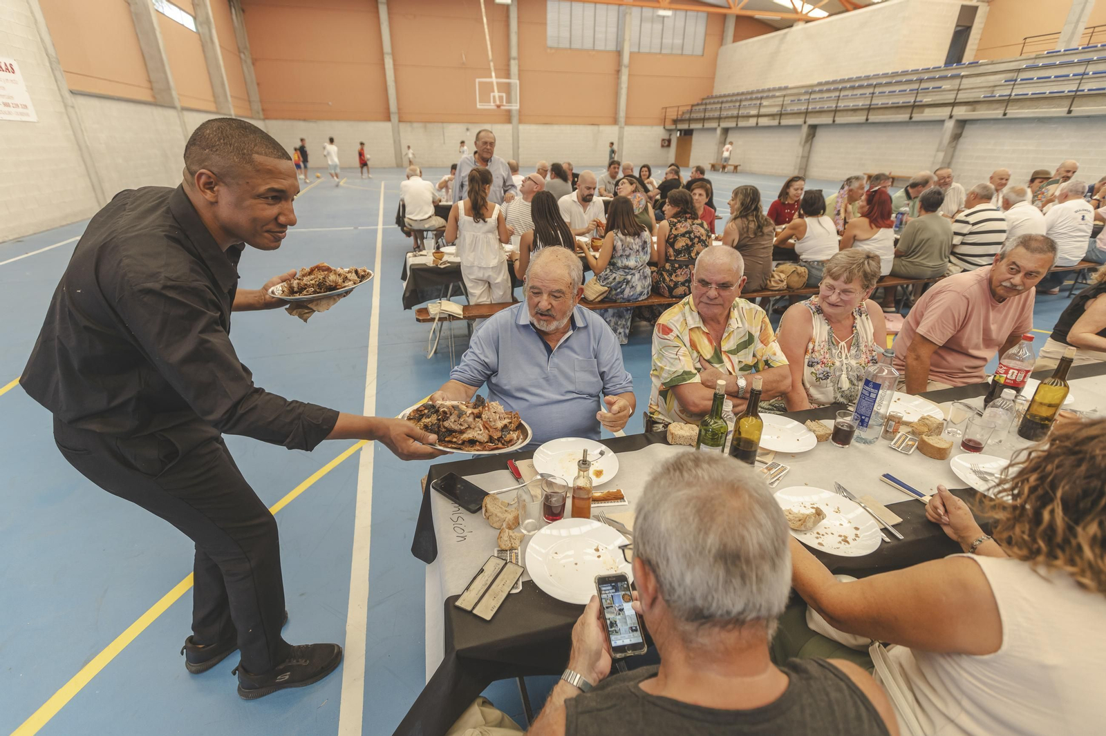 Galería | A Merca disfruta de una gran Festa do Porco ó espeto, en fotos
