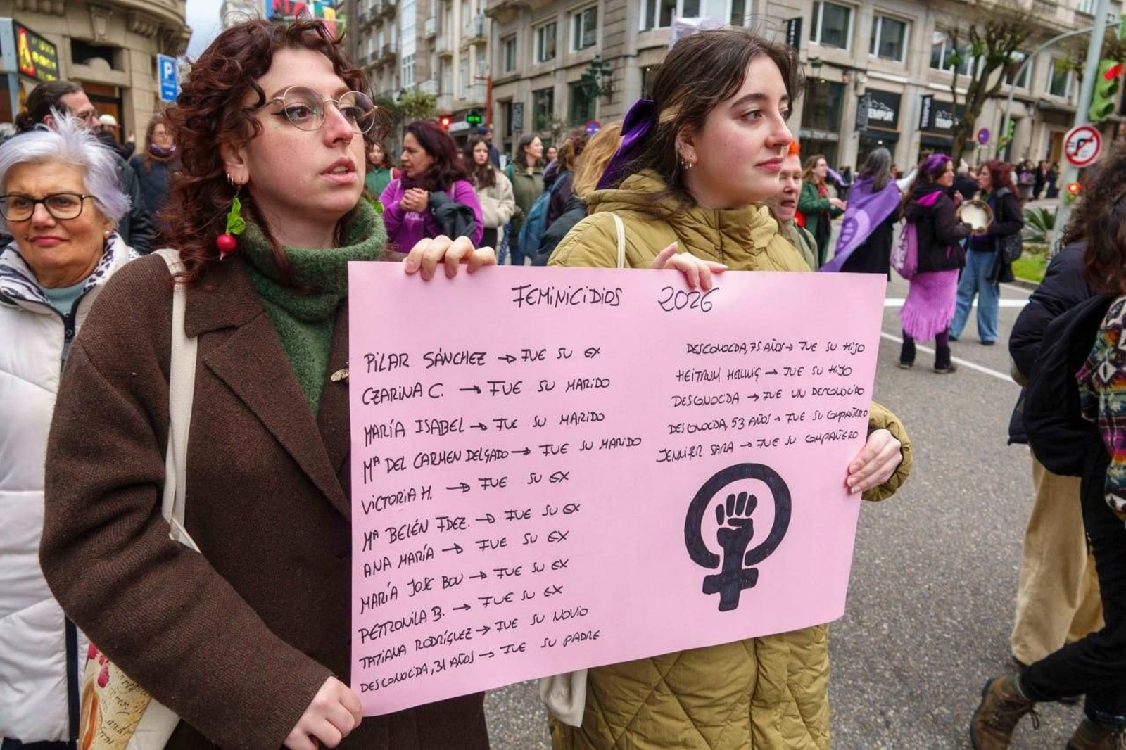 Galería | Las calles de Vigo se pintan de morado por el Día Internacional de la Mujer