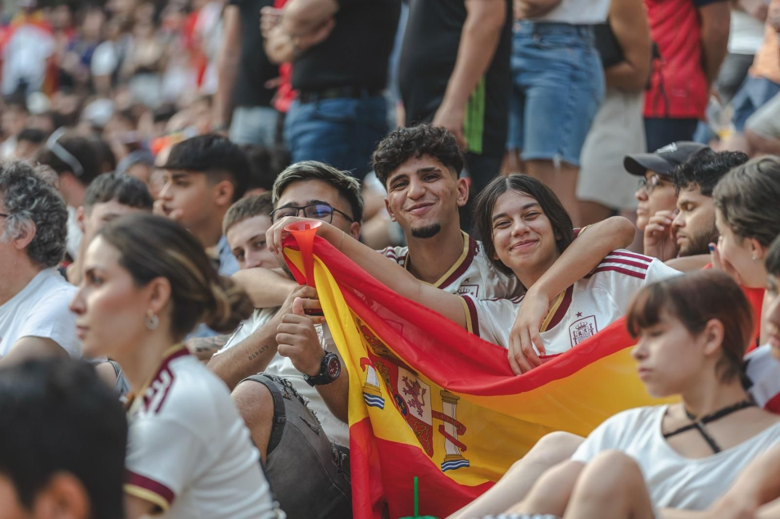 Galería | Camisetas, banderas y las calles de Ourense llenas de emoción por ver a España jugar los cuartos de final, en fotos