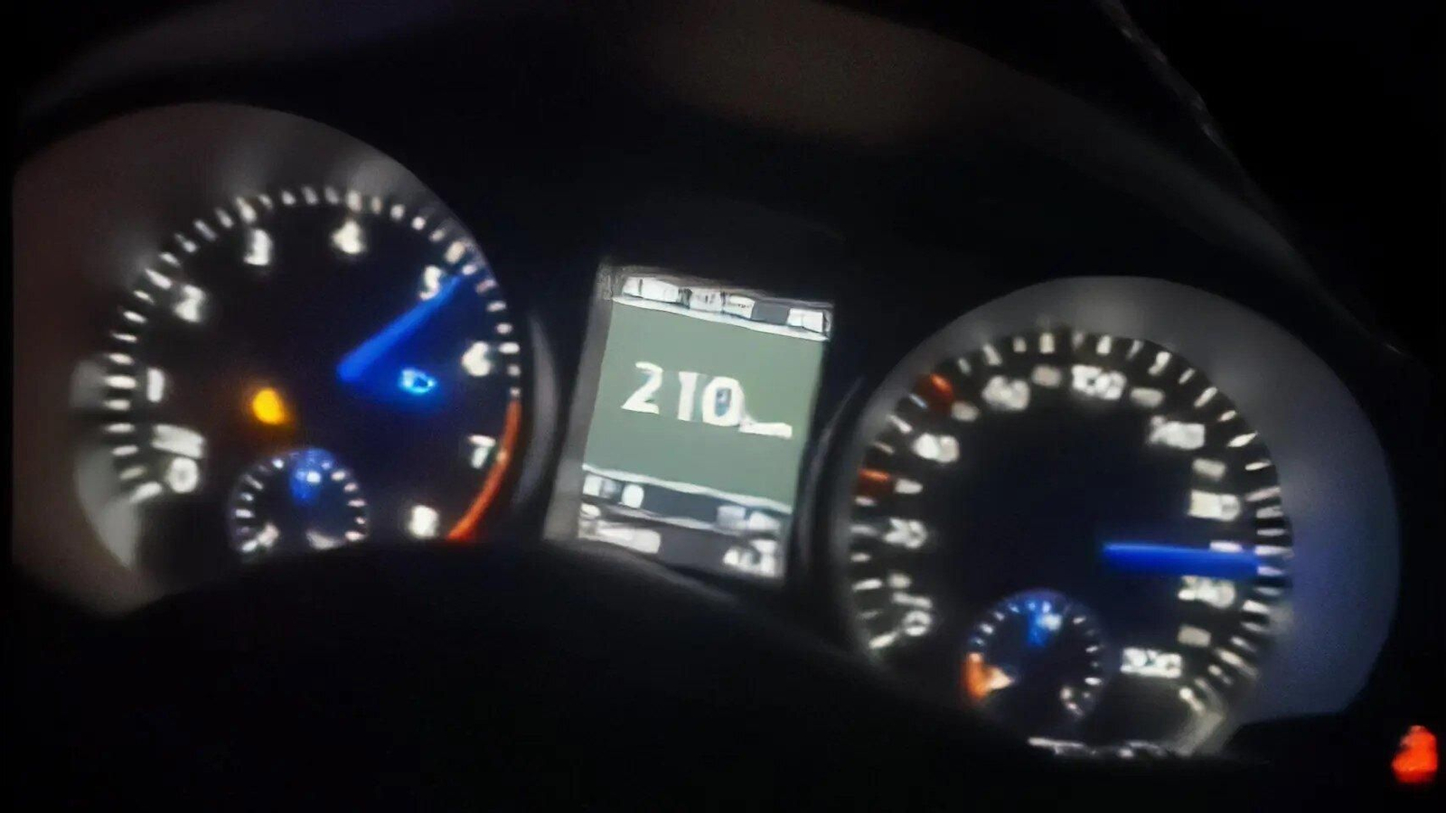 Fragmento del vídeo en el que se puede ver la velocidad a la que circulaba. Foto: Guardia Civil de A Coruña.