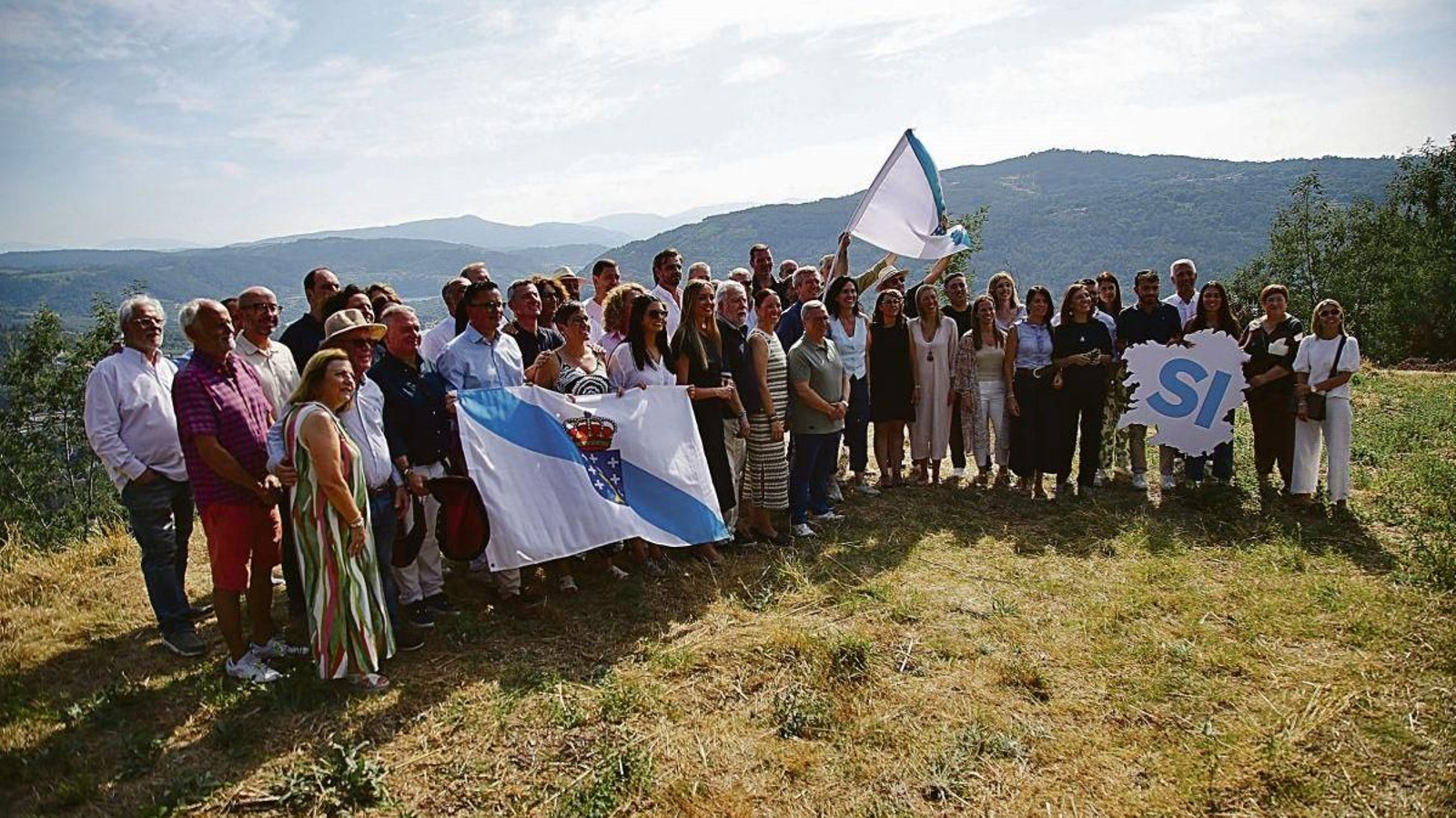 Membros do Partido Popular no mirador de Bocarribeira, na previa do Día de Galicia.