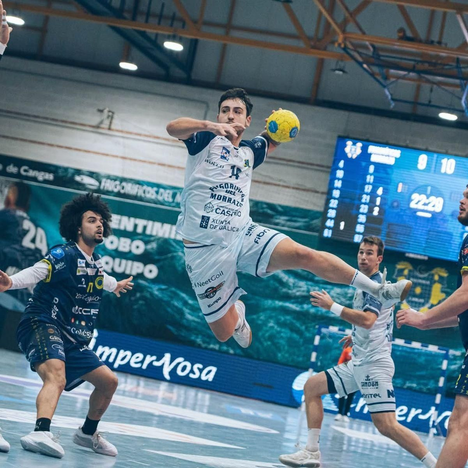 El Balonmán Cangas vuelve el sábado a la liga tras más de un mes sin Asobal.