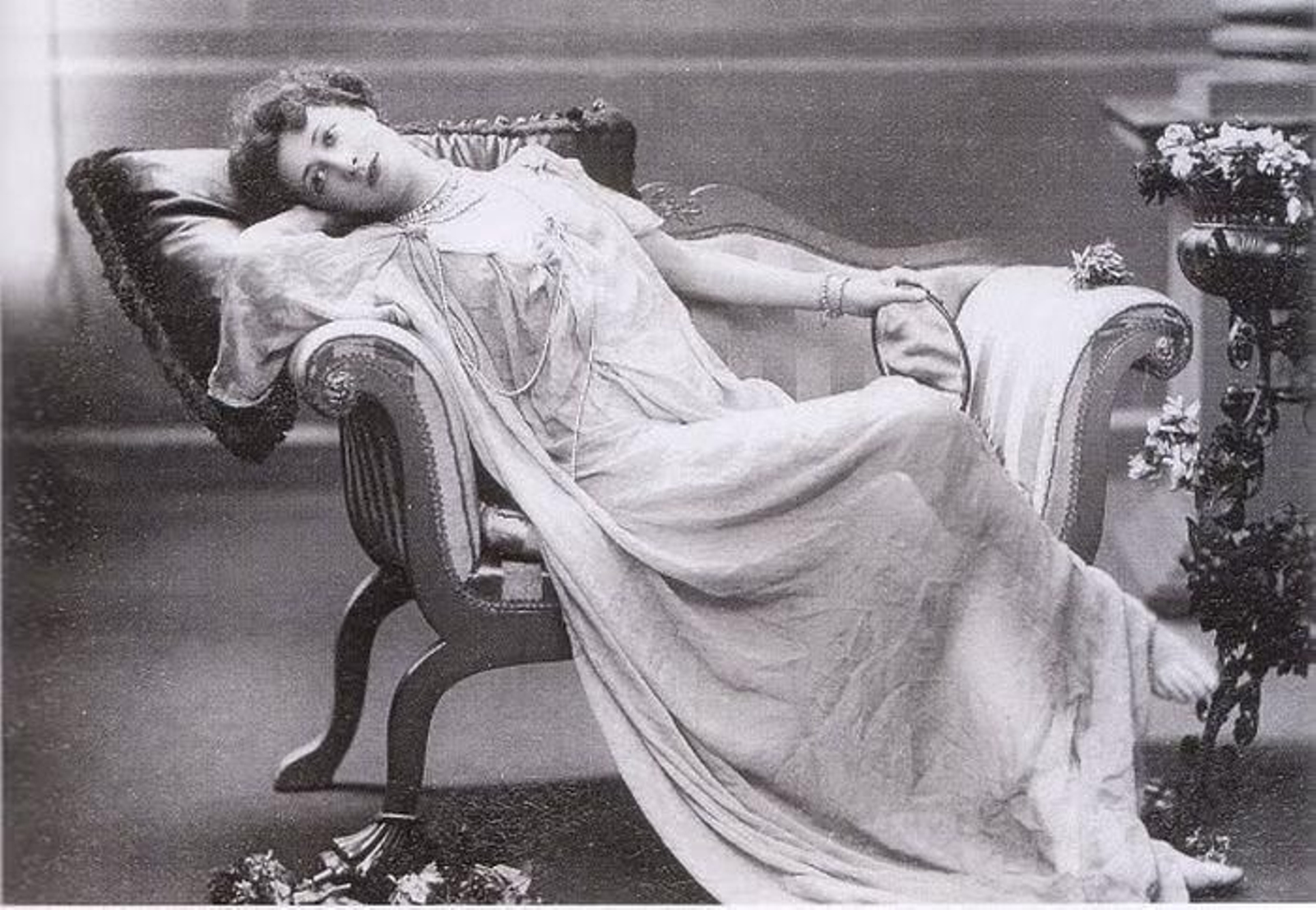 Liane de Pougy, cortesana y escritora francesa.