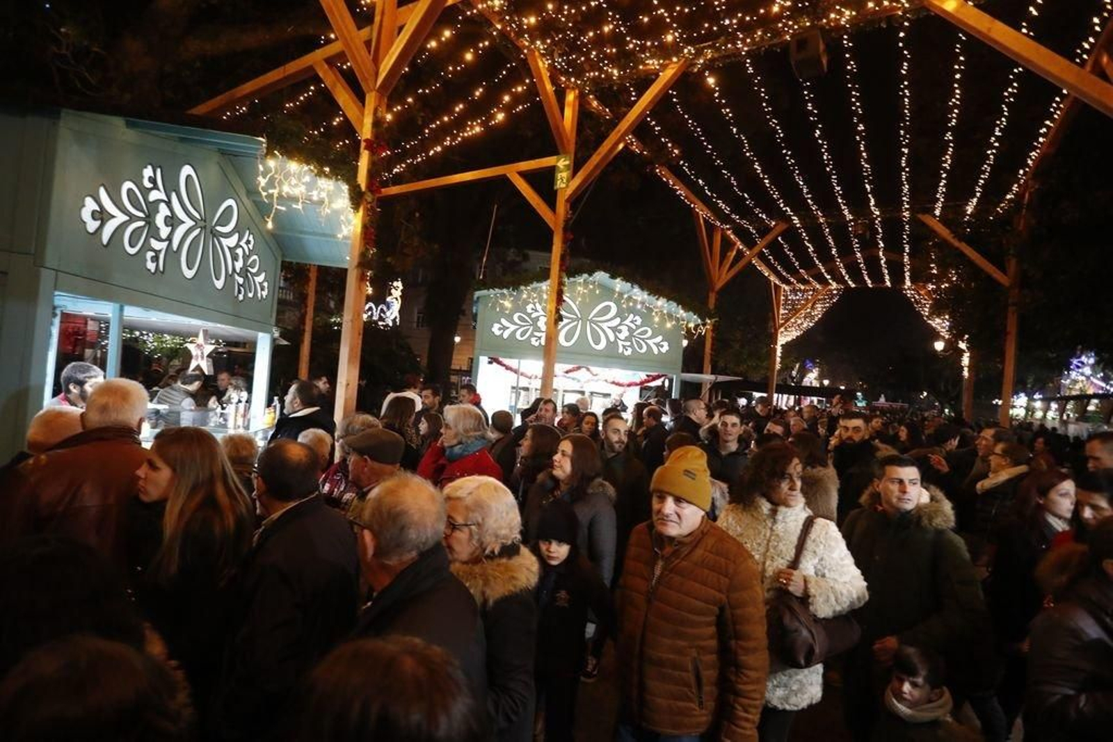 Los turistas invaden Vigo en el Puente104