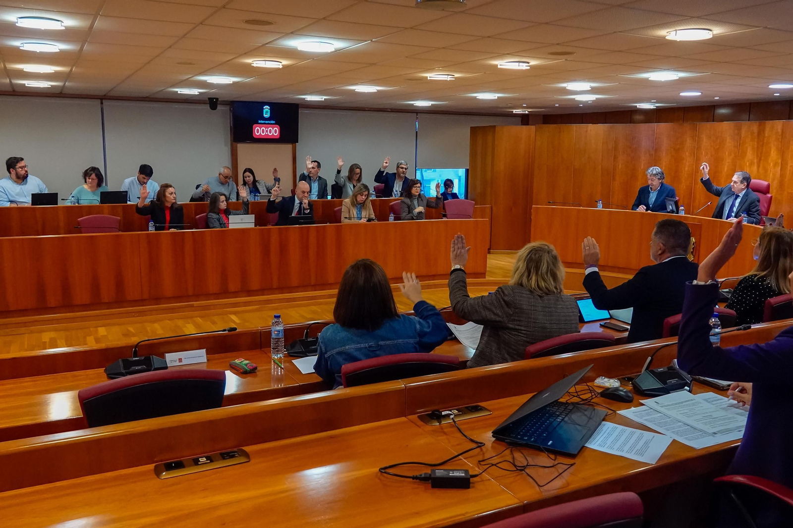 El alcalde y los concejales en el último pleno de noviembre.